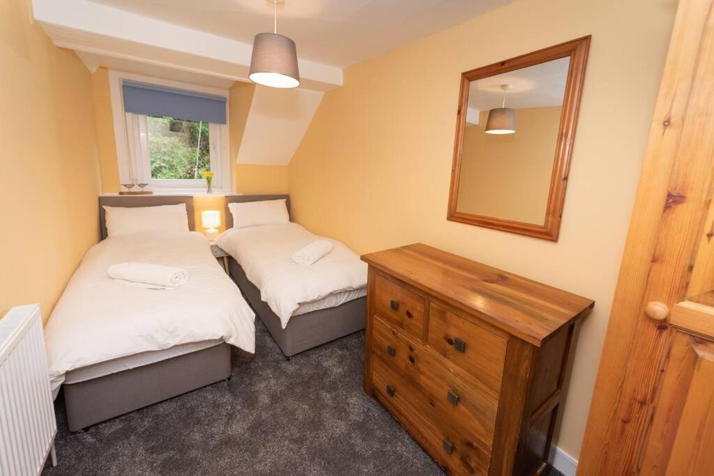 Holiday home House: Coastal Views, Parking & Pool Access *