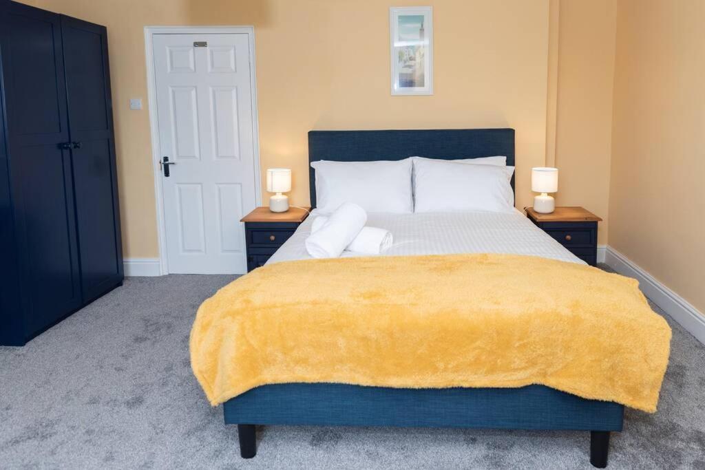 Дом отдыха Large House In Looe, Near And Bars With Great Views, Free Parking And Free Access To A Nearby Indoor Swimming Pool *