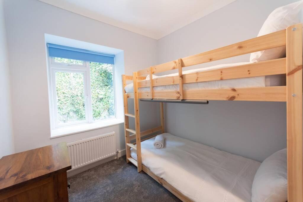 House: Coastal Views, Parking & Pool Access Looe