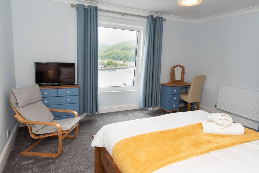 House: Coastal Views, Parking & Pool Access Holiday home