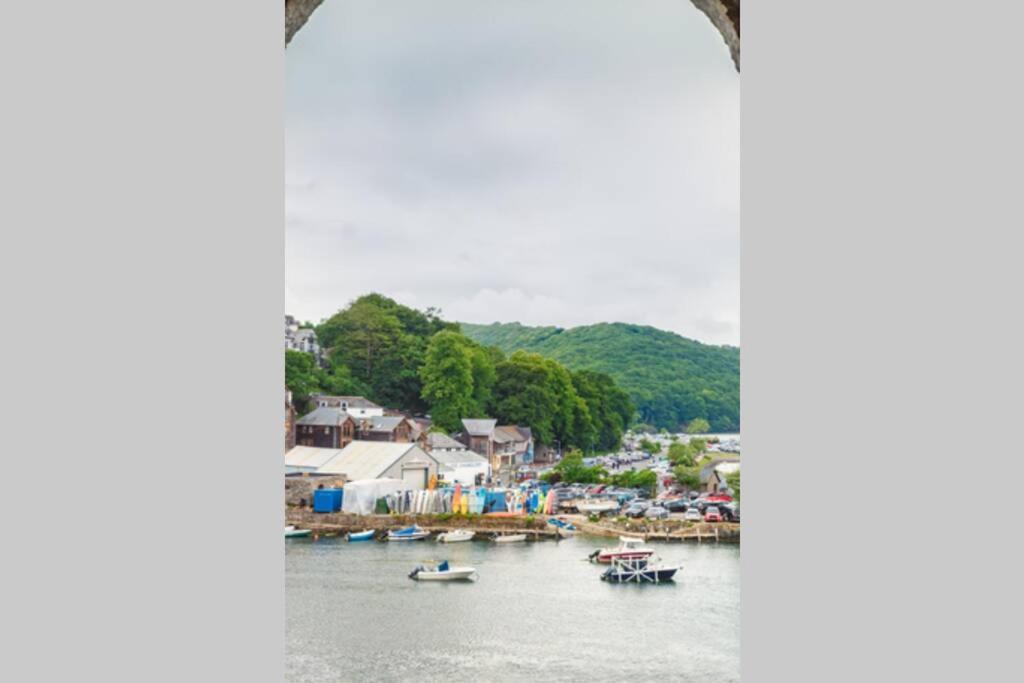 Large House In Looe, Near And Bars With Great Views, Free Parking And Free Access To A Nearby Indoor Swimming Pool *