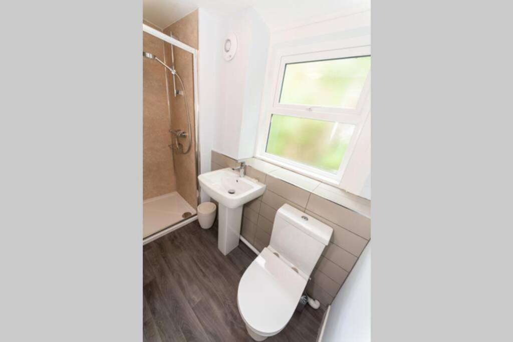 Holiday home House: Coastal Views, Parking & Pool Access Looe